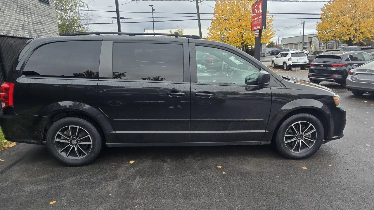 2016 Dodge Grand Caravan SXT Main Image