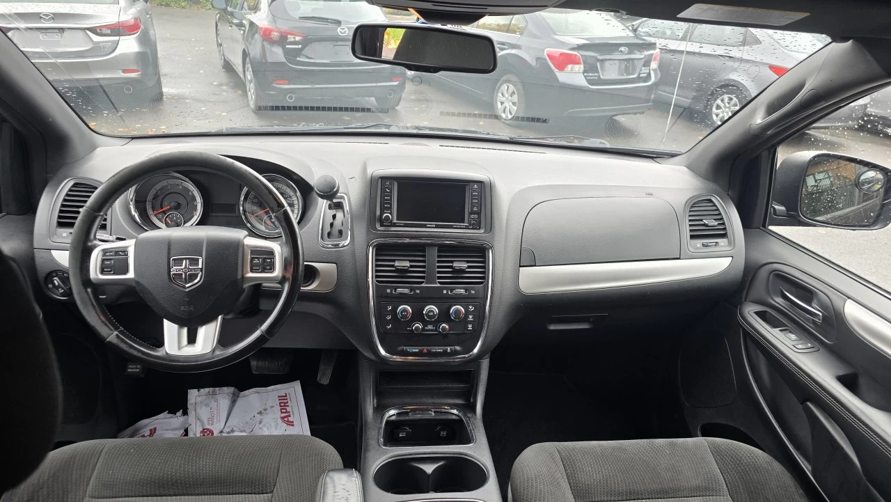 2016 Dodge Grand Caravan SXT Main Image