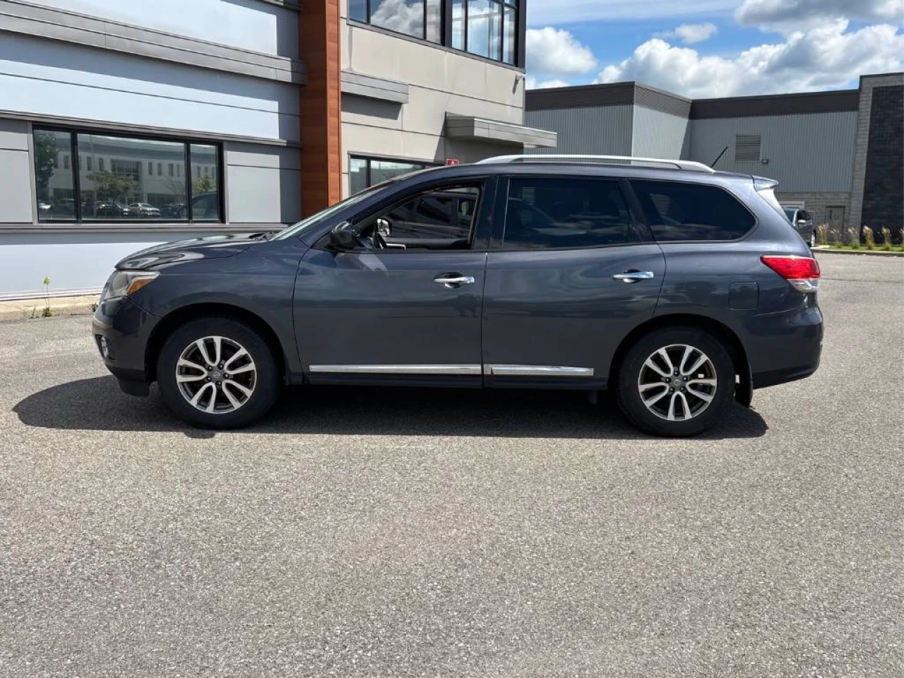2014 Nissan Pathfinder S/SV/SL/Platinum Image principale