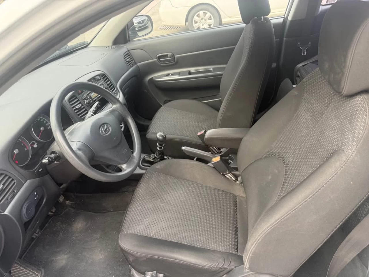 2010 Hyundai Accent GL Image principale