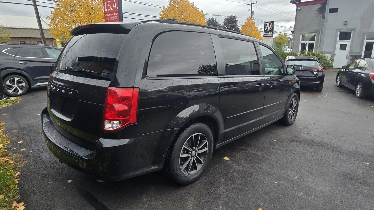 2016 Dodge Grand Caravan SXT Main Image
