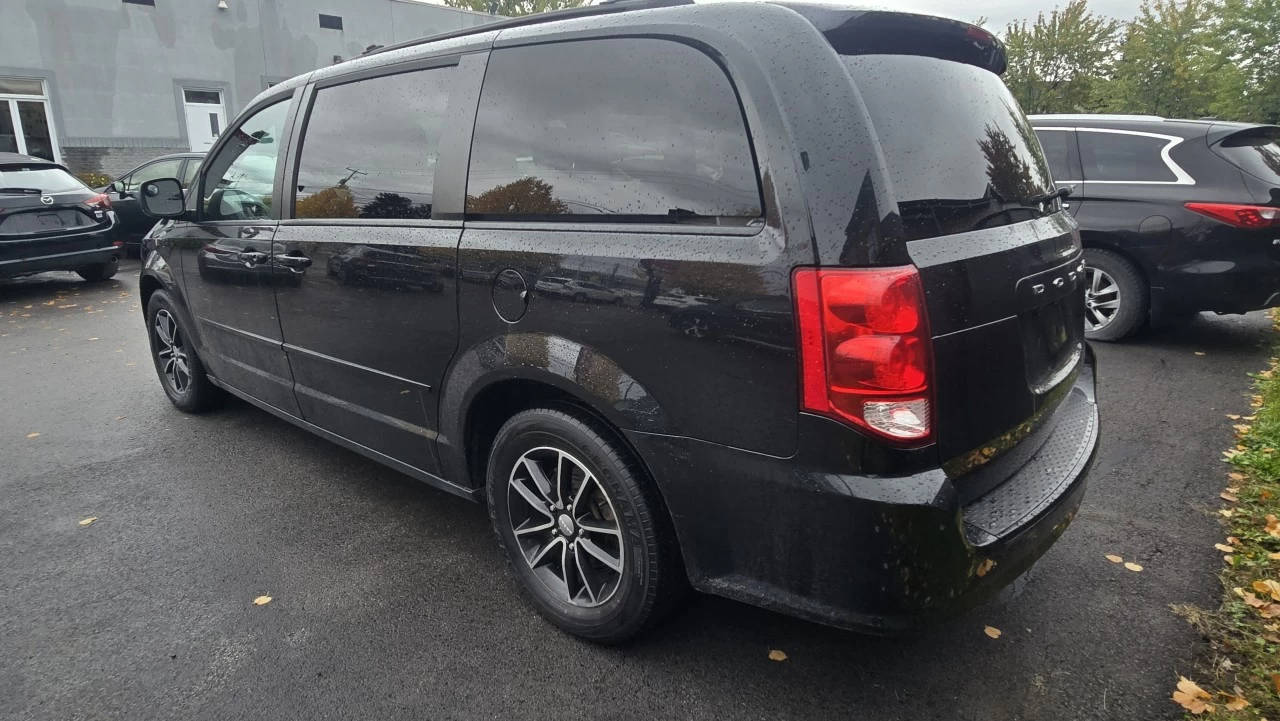 2016 Dodge Grand Caravan SXT Main Image