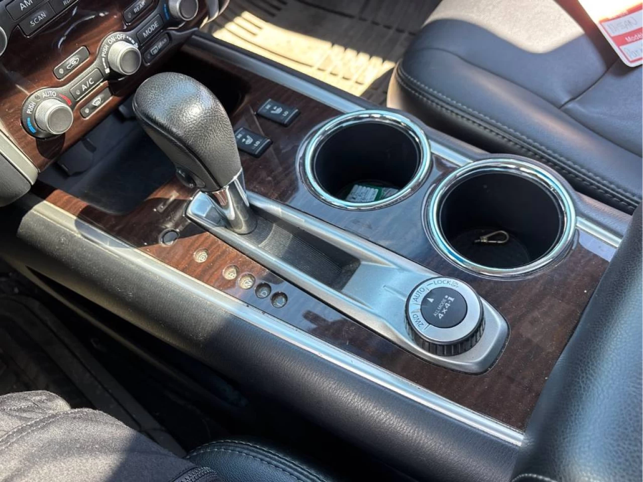 2014 Nissan Pathfinder S/SV/SL/Platinum Image principale