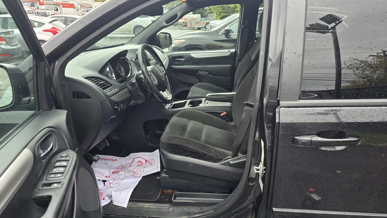 2016 Dodge Grand Caravan SXT Main Image