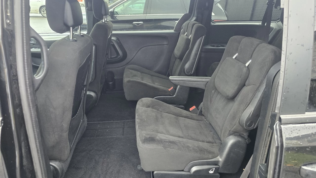 2016 Dodge Grand Caravan SXT Main Image