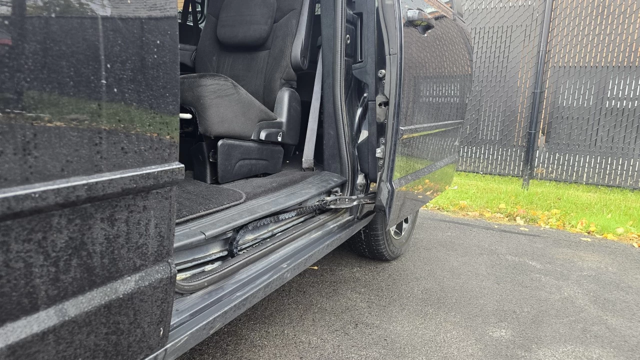 2016 Dodge Grand Caravan SXT Main Image