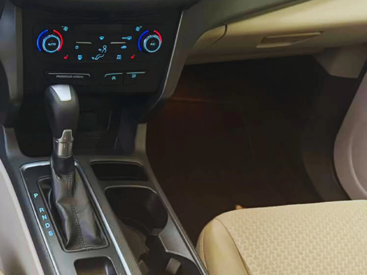 2017 Ford Escape SE Main Image