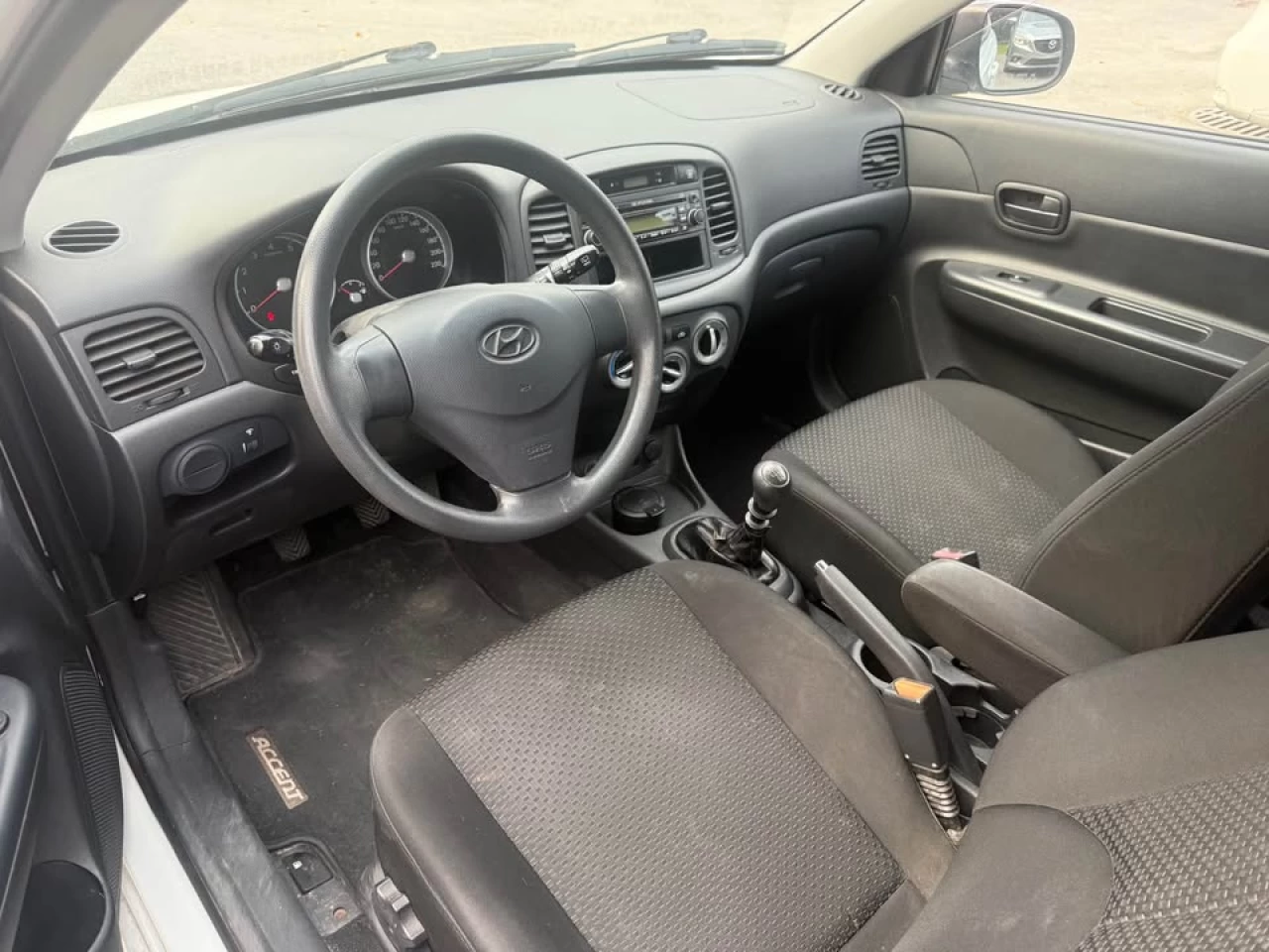 2010 Hyundai Accent GL Image principale