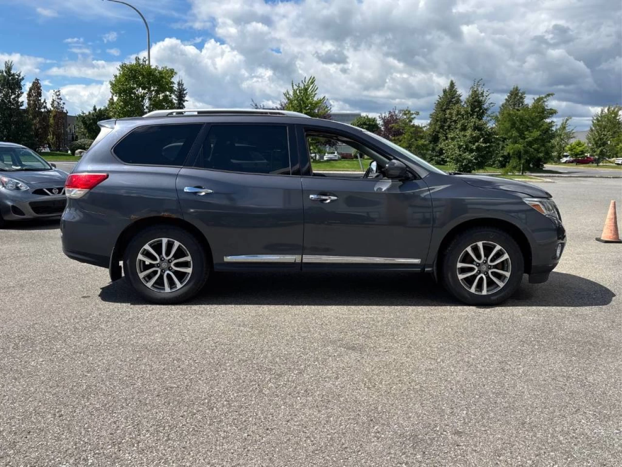2014 Nissan Pathfinder S/SV/SL/Platinum Image principale