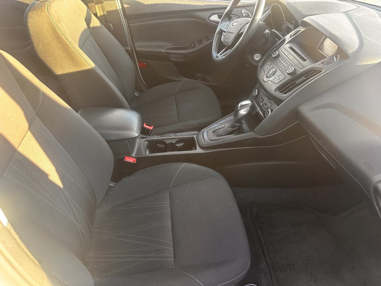 2016 Ford Focus SE Main Image