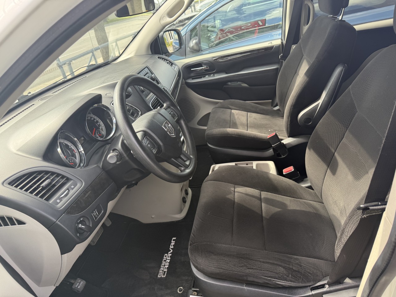 2013 Dodge Grand Caravan SE Main Image